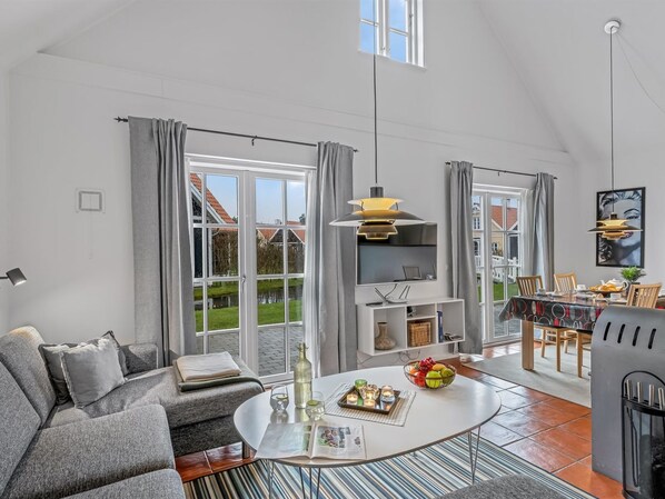 TV, fireplace, DVD player