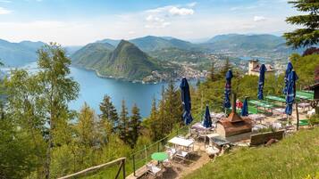 Tempat makan outdoor