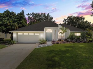 Exterior - Charming Family Getaway 10 Miles from Disney (Davenport)