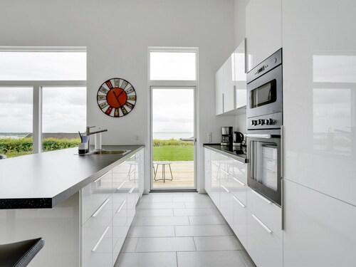 "Constantin" - 500m from the sea by Interhome