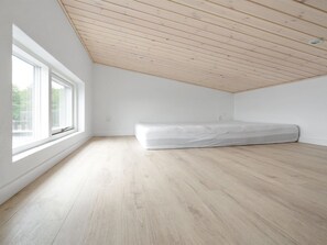 5 bedrooms, free internet