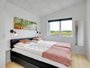 5 bedrooms, free internet