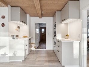 Køleskab, mikrobølgeovn, ovn, opvaskemaskine