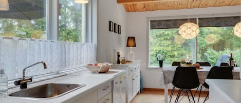Fridge, microwave, dishwasher, cookware/dishes/utensils