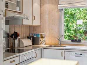 Kjøleskap, mikrobølgeovn, ovn og oppvaskmaskin