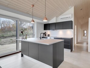 Fridge, microwave, dishwasher, cookware/dishes/utensils - "Maike" - 200m from the sea by Interhome (Allinge)