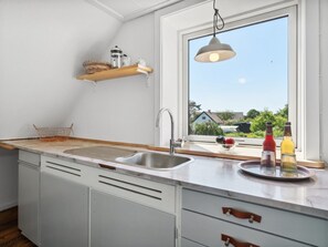 Fridge, microwave, high chair, cookware/dishes/utensils - "Riitta" - 250m from the sea by Interhome (Nexø)