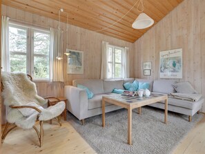 TV, fireplace, DVD player - "Læff" - 50m from the sea by Interhome (Nexø)