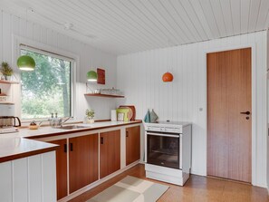 Fridge, microwave, dishwasher, cookware/dishes/utensils