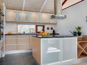 Kühlschrank, Mikrowelle, Ofen, Geschirrspüler