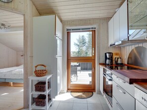 Fridge, microwave, dishwasher, cookware/dishes/utensils