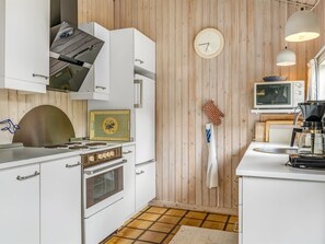 Fridge, microwave, dishwasher, cookware/dishes/utensils