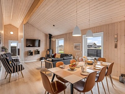 "Elenore" - 900m from the sea by Interhome
