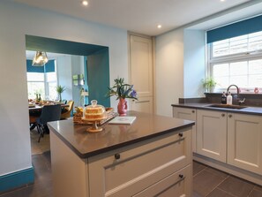 冰箱、洗碗机、电热水壶、烤面包机