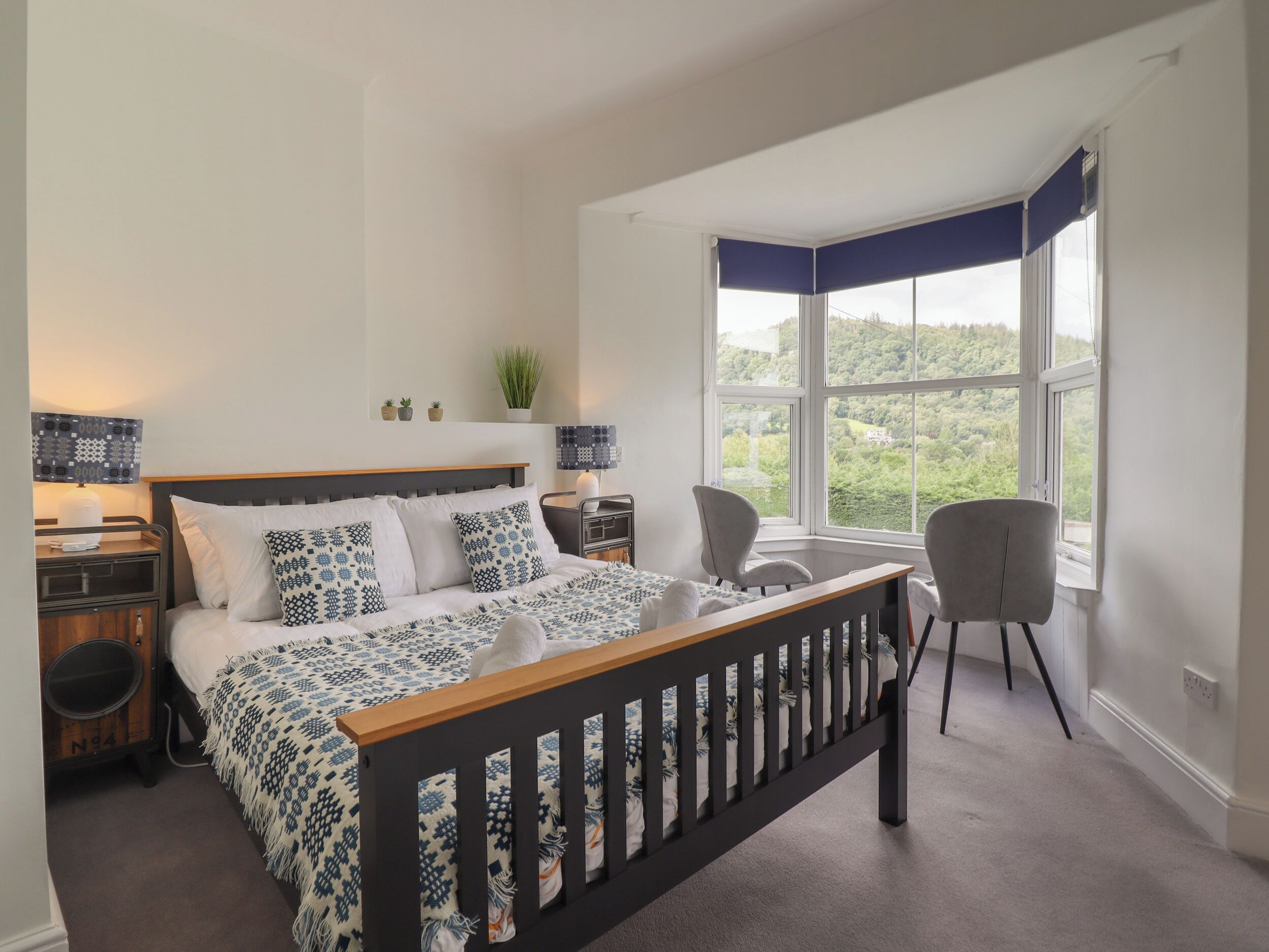 4 bedrooms, individually decorated, individually furnished, free WiFi