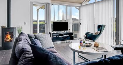 "Meino" - 1.4km from the sea by Interhome