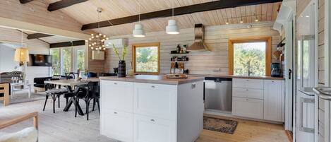 Fridge, microwave, dishwasher, cookware/dishes/utensils