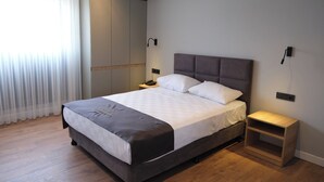 Deluxe Double Room | Minibar, in-room safe, desk, laptop workspace - Grand Müdüroğlu Hotel (Aydin)