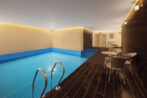 Indoor pool - WelcomHeritage Santa Roza Kasauli (Kasauli)