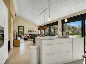 冷蔵庫、電子レンジ、オーブン、食器洗い機