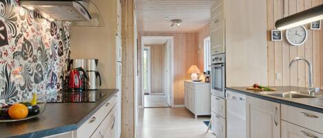 Kühlschrank, Mikrowelle, Ofen, Geschirrspüler
