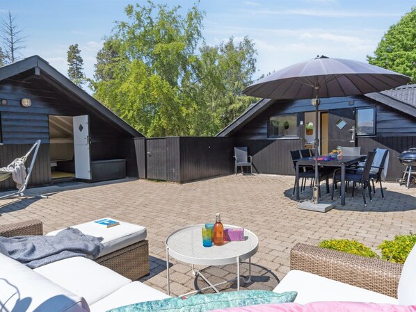 Outdoor dining - "Jahn" - 1.8km from the sea by Interhome (Hals)