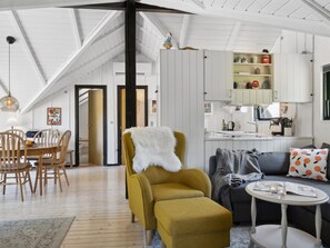 TV - "Jahn" - 1.8km from the sea by Interhome (Hals)