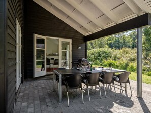 Outdoor dining - "Ralda" - 590m from the sea by Interhome (Hals)