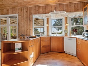 Fridge, microwave, oven, dishwasher - "Annestine" - 200m from the sea by Interhome (Hals)