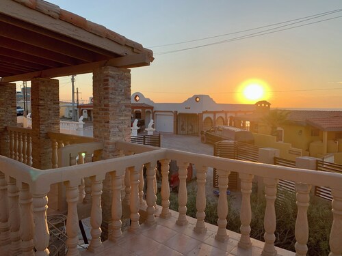 Casa Makayos – Your Seaside Escape, Walking Distance to a Private Beach