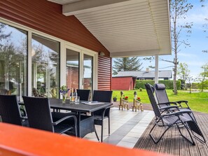 Outdoor dining - "Rayla" - 150m from the sea by Interhome (Hals)