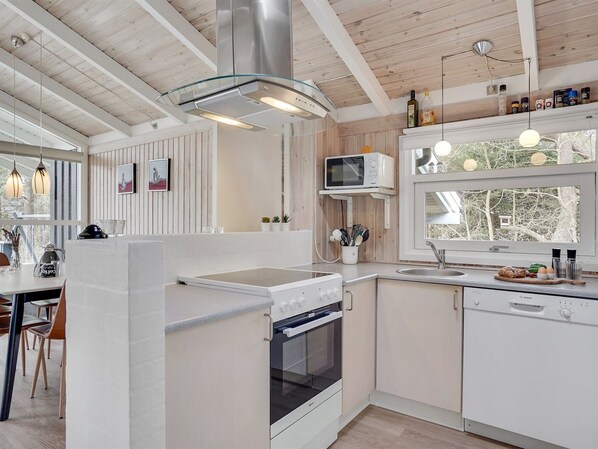 Fridge, microwave, dishwasher, cookware/dishes/utensils