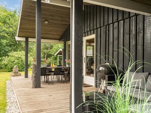 Outdoor dining - "Farthin" - 800m from the sea by Interhome (Hals)