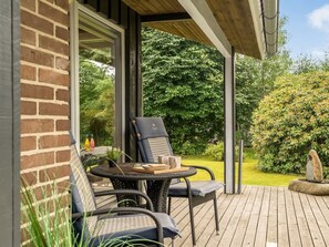 Outdoor dining - "Farthin" - 800m from the sea by Interhome (Hals)