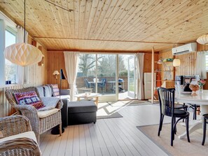 Fernseher, Tischfußball