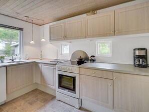 Kühlschrank, Mikrowelle, Ofen, Geschirrspüler