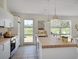 Fridge, microwave, dishwasher, cookware/dishes/utensils