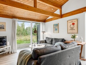 TV - "Thomine" - 200m from the sea by Interhome (Hals)