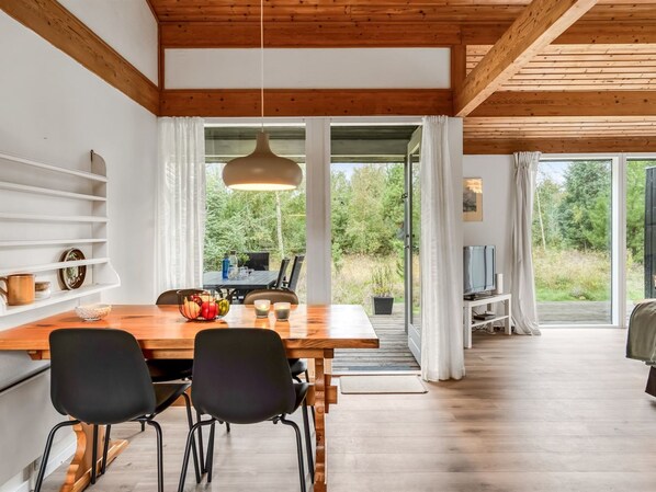 Dining - "Thomine" - 200m from the sea by Interhome (Hals)