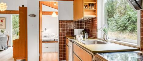 Fridge, dishwasher, cookware/dishes/utensils