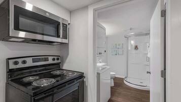 Fridge, cookware/dishes/utensils