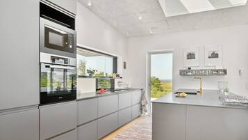 Réfrigérateur, micro-ondes, four, lave-vaisselle