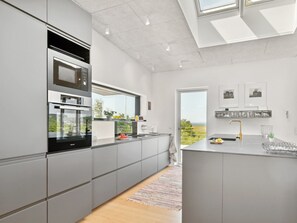 Refrigerador, microondas, horno y lavavajillas 