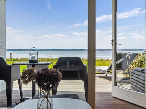 "Monia" - 20m from the sea by Interhome