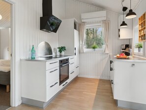 Kühlschrank, Mikrowelle, Ofen, Geschirrspüler