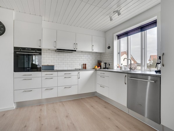 Køleskab, mikrobølgeovn, ovn, opvaskemaskine
