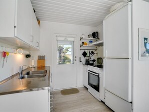 Kühlschrank, Ofen, Kochgeschirr/Geschirr/Besteck