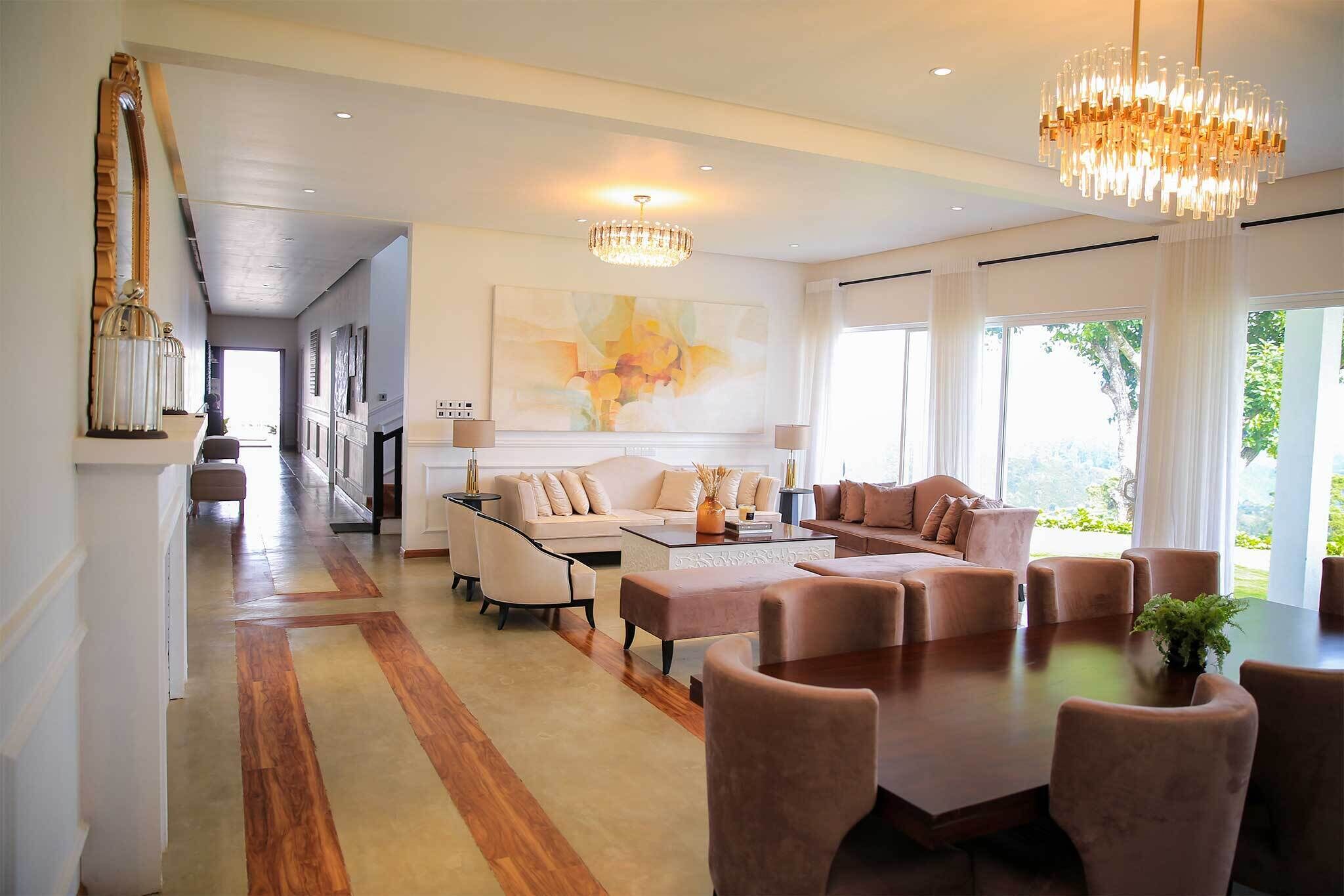 Five bedroom Villa with Private Pool | 起居區