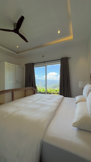 5 bedrooms, premium bedding, desk, laptop workspace