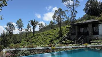 Kolam renang terbuka